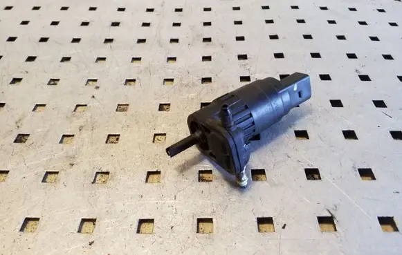 Skoda Octavia Mk2 (1Z) Windscreen/windshield washer pump 1K6955651