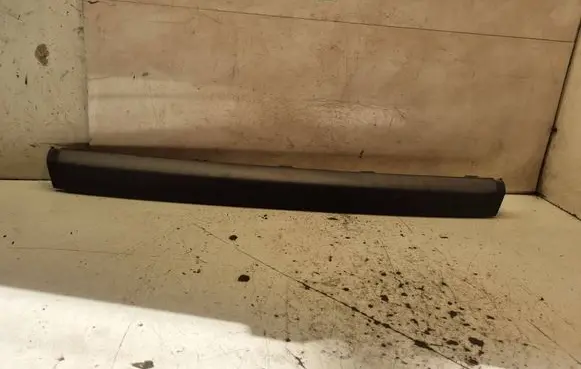 Front bumper splitter molding