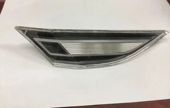 Front fender indicator light