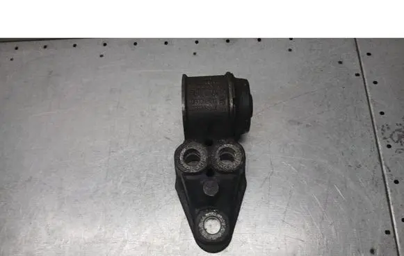 Volkswagen PASSAT B5.5 Fender mounting bracket 4B0501521E