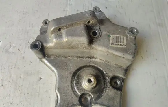 Opel Zafira B Engine mounting bracket 55192649 000551926490 B813
