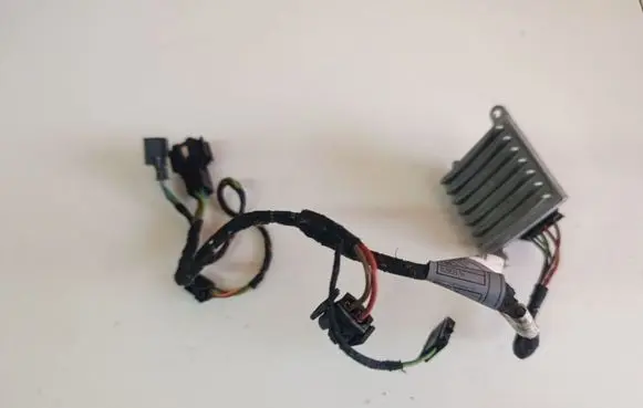 Mercedes-Benz R W251 Heater blower motor/fan resistor F011500038