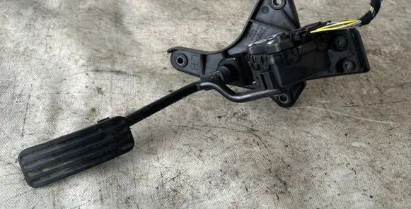 Jaguar XF X250 Accelerator throttle pedal 8X239F832A