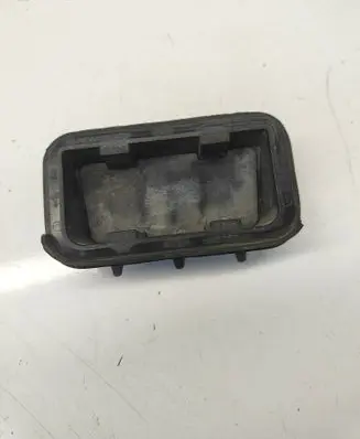 Ford Mustang V Quarter panel pressure vent 4R3363278C26BA