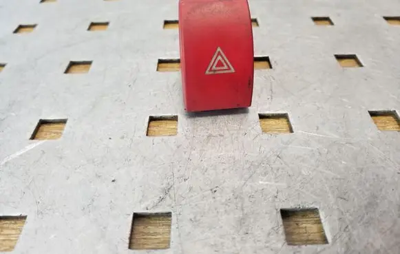 Skoda Octavia Mk2 (1Z) Hazard light switch