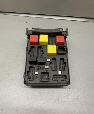 Renault Laguna II Fuse module 8200096831