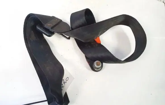 Middle seatbelt (rear)