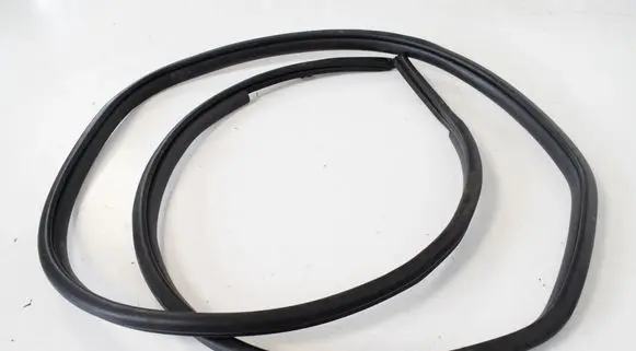 Nissan NP300 Rubber seal rear door 1512TGU35220452