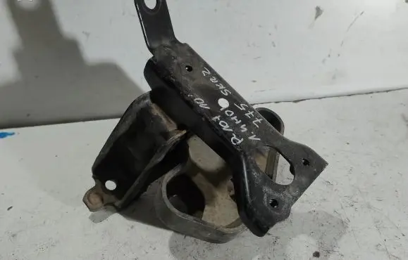 Peugeot 107 Gearbox mounting bracket