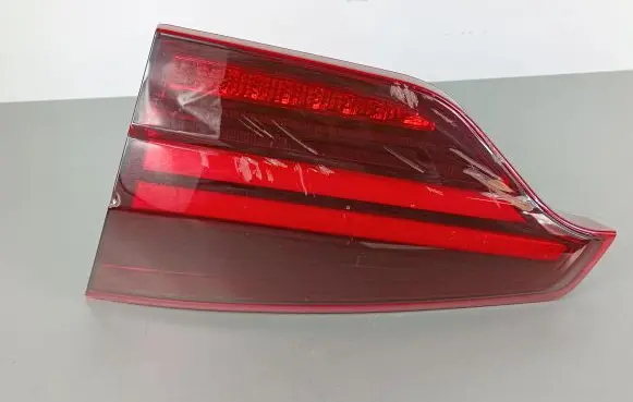 Tailgate rear/tail lights