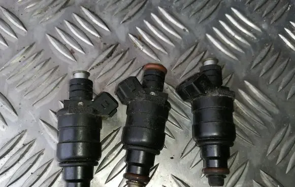 Audi 80 90 S2 B4 Fuel injectors set 037906031P