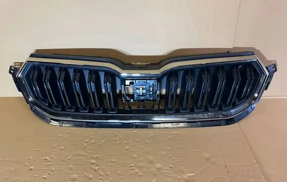 Skoda Kamiq Front bumper upper radiator grill 658853653C