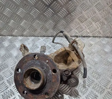 Volkswagen Touran I Front wheel hub 20559