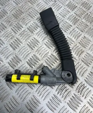BMW X3 E83 Front seatbelt buckle 33028130 33012252