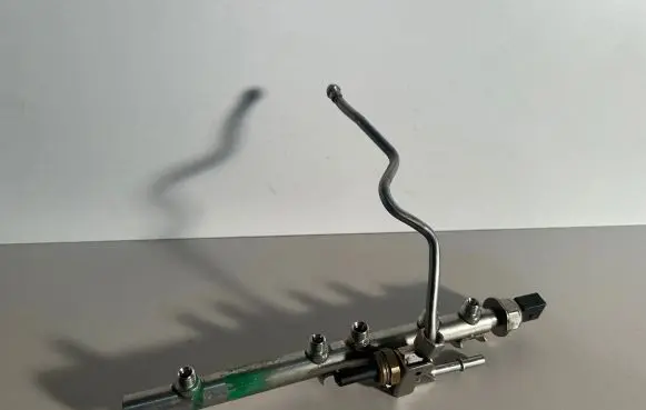 BMW 3 E90 E91 Fuel main line pipe 7562474