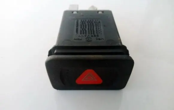 Volkswagen Golf IV Hazard light switch 1j0953235