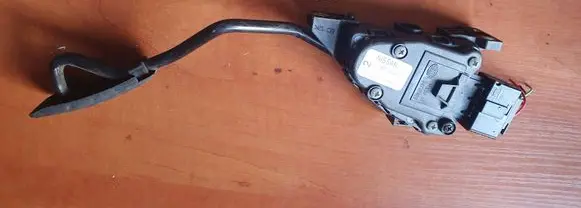 Nissan Primera Accelerator throttle pedal 18002Au410