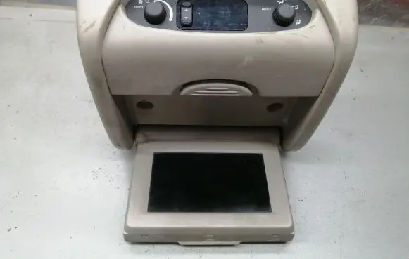 Chrysler Voyager Screen/display/small screen P04685995AE P05005009AD P05005009