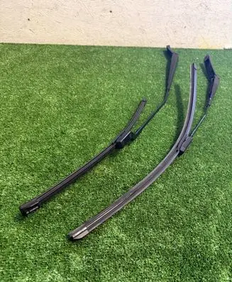 Skoda Octavia Mk4 Front wiper blade arm 5E4955409