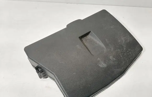 Toyota Avensis T270 Fuse box cover 8266205290