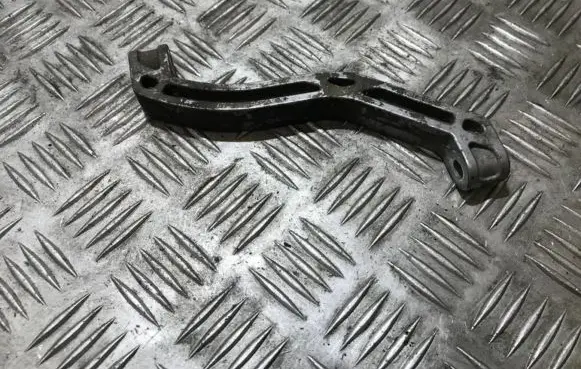 Volkswagen Golf V Engine mounting bracket 1k0199359e