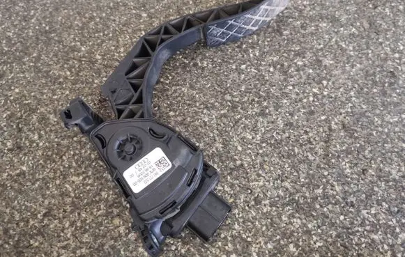 Audi A4 S4 B8 8K Accelerator throttle pedal 8K1721523