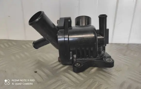 Toyota Auris E180 Thermostat/thermostat housing 1NDTV