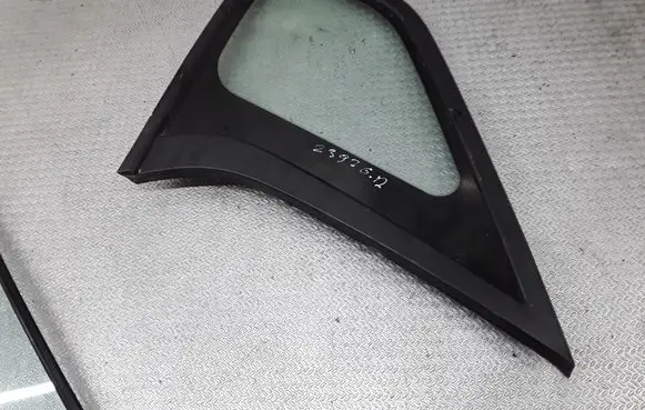 KIA Carens II Rear side window