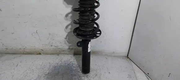 BMW 1 F40 Front shock absorber/damper 6884817