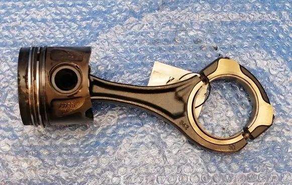 Mercedes-Benz E W212 Piston with connecting rod 8370B