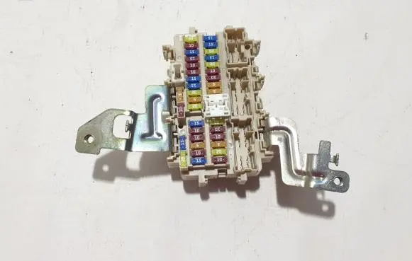 Nissan Qashqai Fuse module 243504EB0A