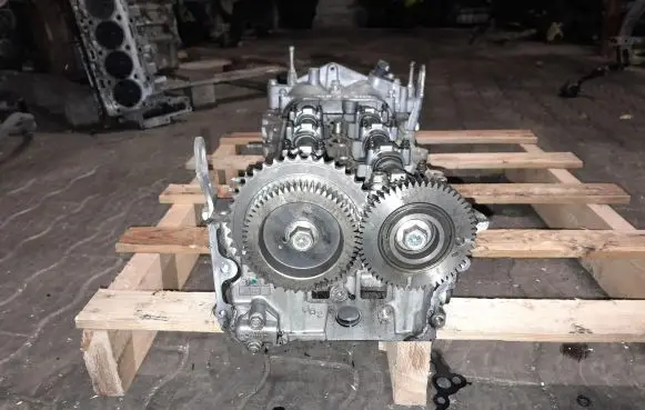 Chevrolet Cruze Engine head 25183241