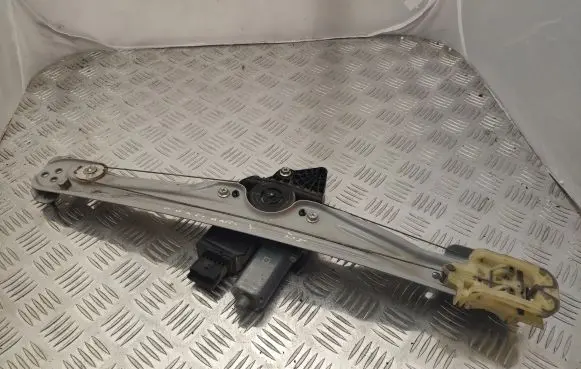 Opel Crossland X Front door electric window regulator 1137328865 0130824075