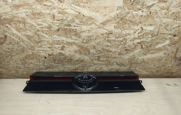Toyota Yaris Cross Trunk door license plate light bar 768010D760