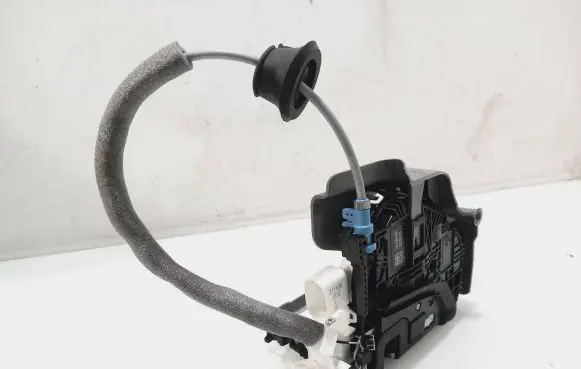 Audi Q2 - Front door lock 8X2837016D