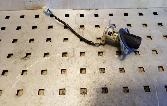 Mazda Premacy Tailgate exterior lock 