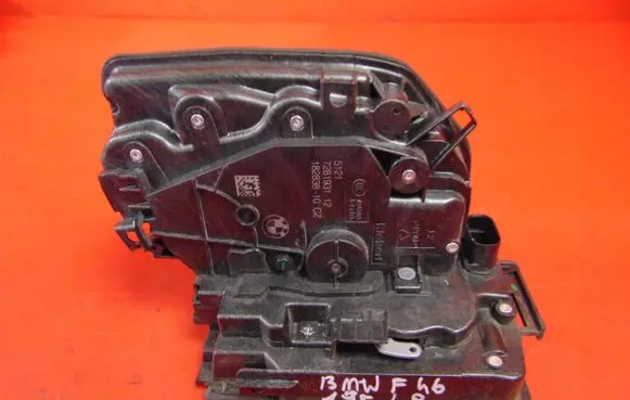 BMW 2 F46 Front door lock 7281931