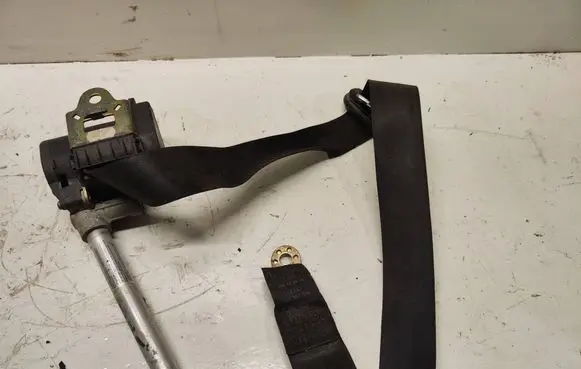 Audi A4 S4 B5 8D Front seatbelt 566028000 8D0857706