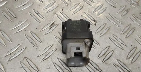 Toyota RAV 4 (XA30) Glow plug pre-heat relay 2861067010