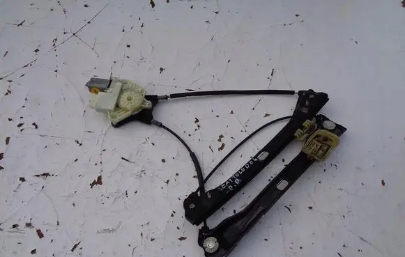 Seat Toledo IV (NH) Front door window regulator with motor