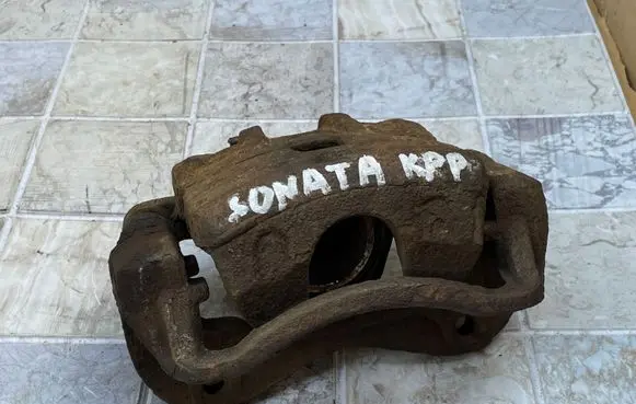 Hyundai Sonata Front brake caliper