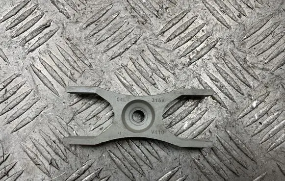 Audi A3 S3 8V Fuel Injector clamp holder 04L216A