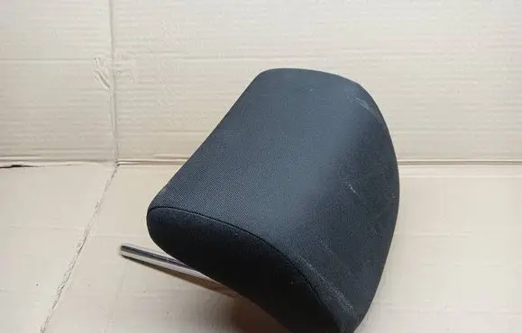 Skoda Octavia Mk3 (5E) Rear seat headrest 