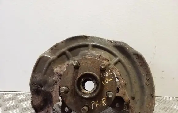Toyota Avensis T220 Front wheel hub