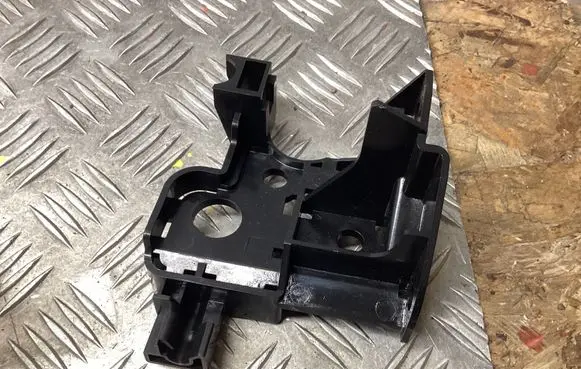 Subaru Impreza II Front bumper mounting bracket 57707FE370