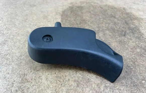 BMW 3 E46 Engine bonnet (hood) release handle 8223163 51238223163