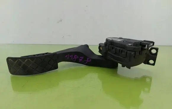 Audi A2 Accelerator throttle pedal 8Z1721523A