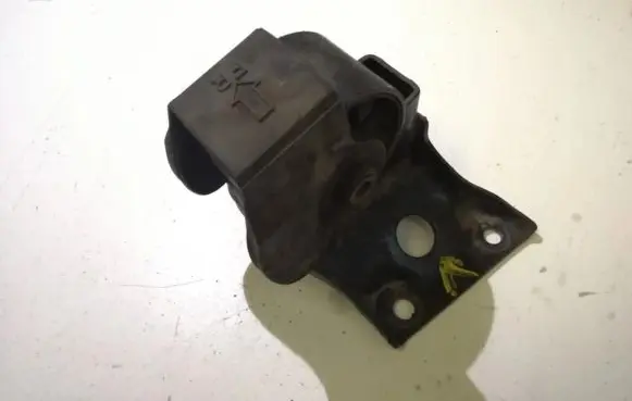 Engine mount bracket