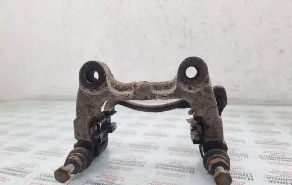 Volkswagen PASSAT B7 Brake caliper pad carrier rear 