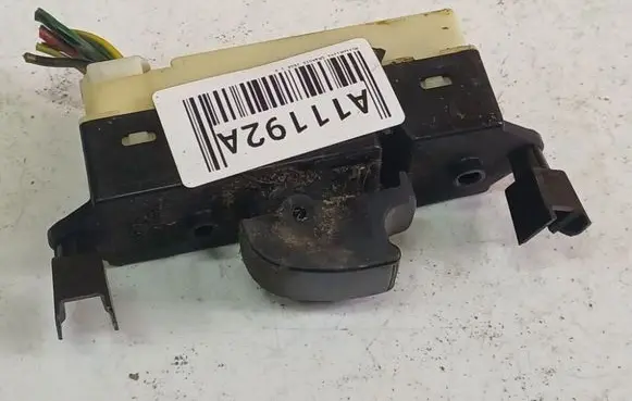 Mitsubishi Grandis Electric window control switch 8608A023